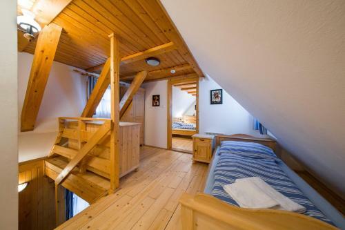 Hotel Vala?sk� Chalupy Resort