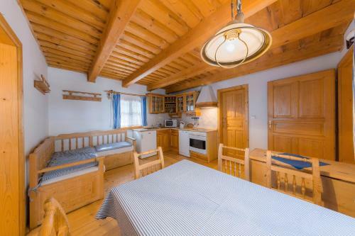 Hotel Vala?sk� Chalupy Resort