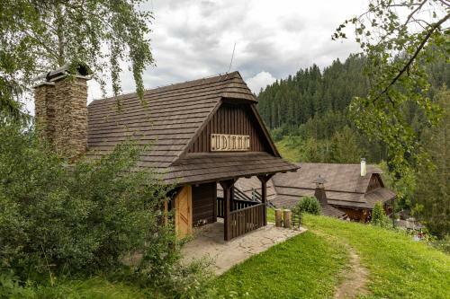 Hotel Vala?sk� Chalupy Resort