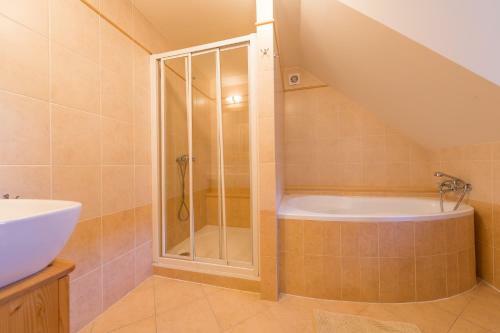 Hotel Vala?sk� Chalupy Resort