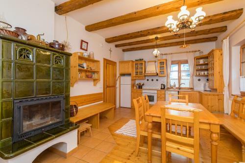 Hotel Vala?sk� Chalupy Resort