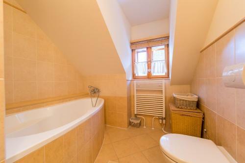 Hotel Vala?sk� Chalupy Resort