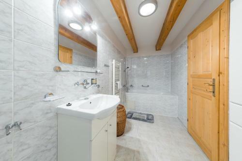 Hotel Vala?sk� Chalupy Resort