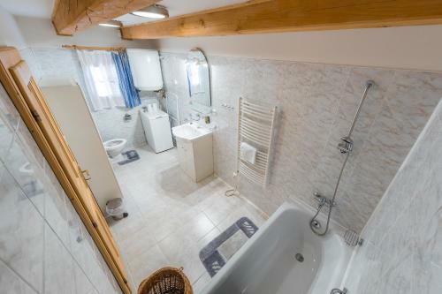 Hotel Vala?sk� Chalupy Resort