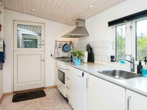 Three-bedroom Holiday Home In Glesborg 46