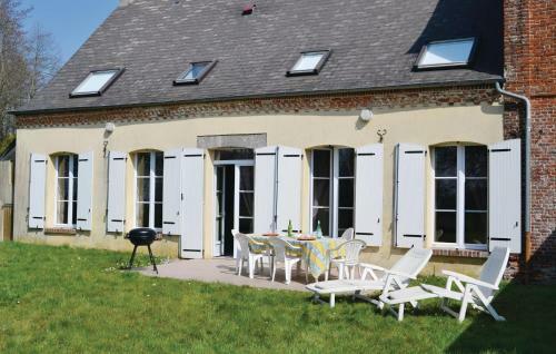 Three-bedroom Holiday Home In Chigny