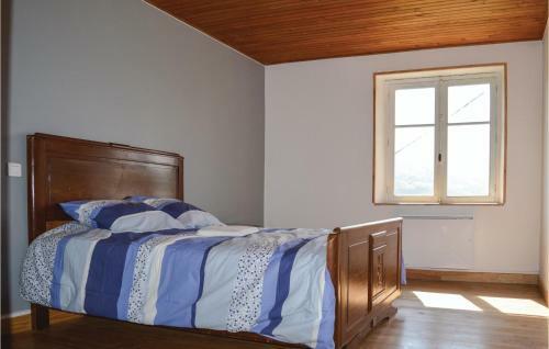 Three-bedroom Holiday Home In Cheylade