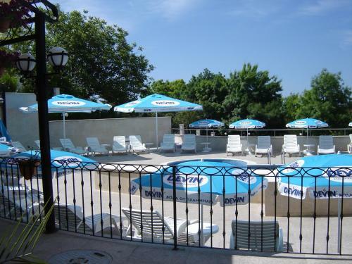 Royal Cove Hotel