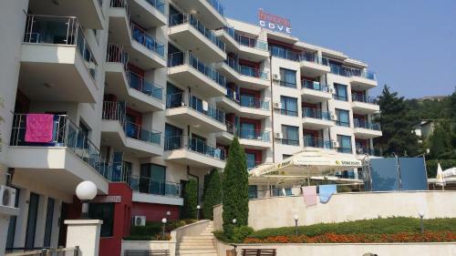 Royal Cove Hotel