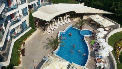 Royal Cove Hotel
