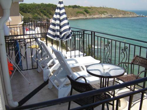 Hostal Villa Lazuren Bryag 2