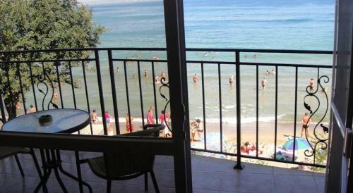 Hostal Villa Lazuren Bryag 2