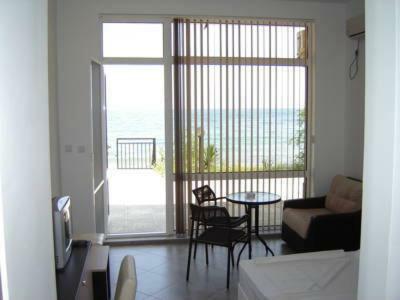 Hostal Villa Lazuren Bryag 2
