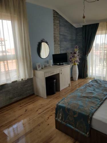 Hostal Vromos Guest House