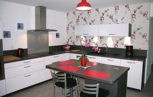 Three-bedroom Holiday Home Dourdain 06