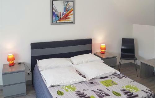 Three-bedroom Holiday Home Dourdain 06