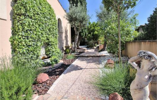 Three-bedroom Holiday Home In Les Angles