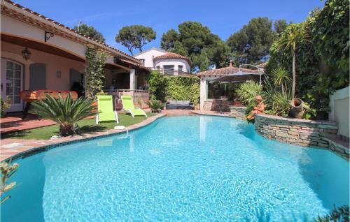 Three-bedroom Holiday Home In Les Angles
