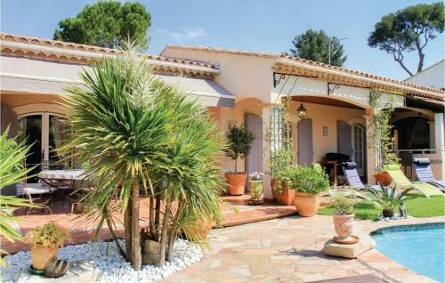 Three-bedroom Holiday Home In Les Angles