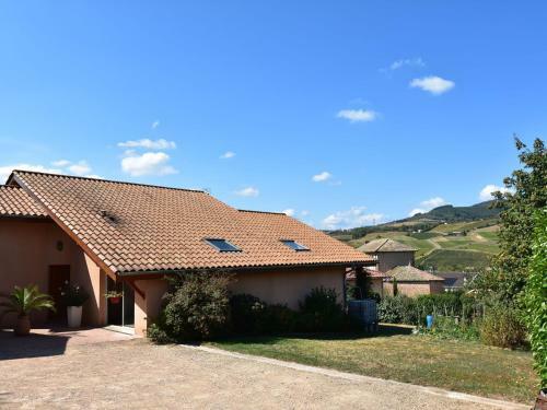 Idyllic Villa In Leynes With Swimming Pool