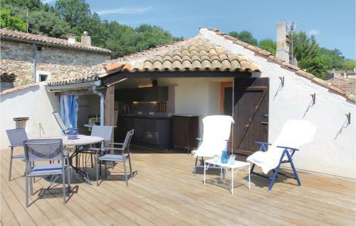 Three-bedroom Holiday Home In Manas