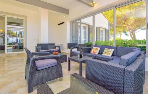 Five-bedroom Holiday Home In St Florent