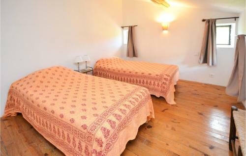 Two-bedroom Apartment In St-sebastien D'aigref.