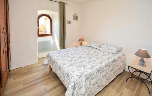 Two-bedroom Apartment In St-sebastien D'aigref.