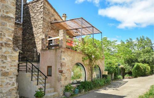Two-bedroom Apartment In St-sebastien D'aigref.