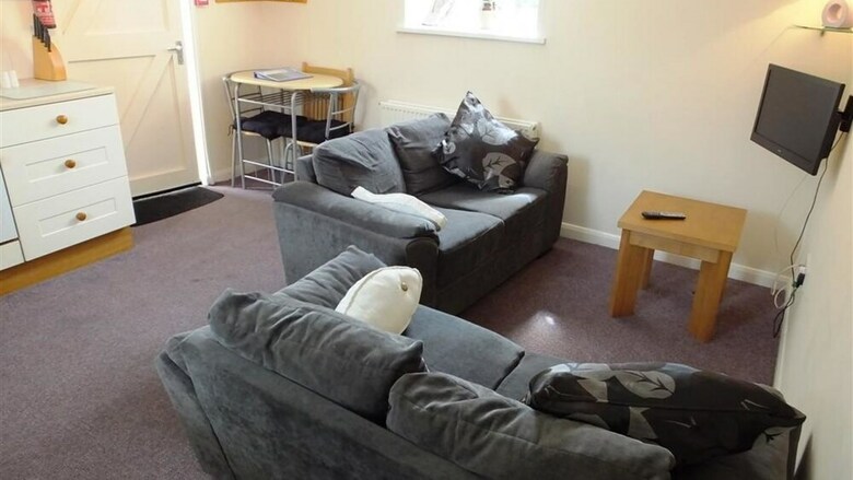 Cosheston Apartments 5