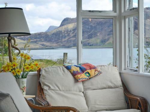 Loch Shore Cottage