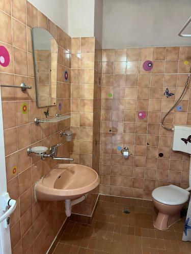 Hostal Stedi Guest Rooms