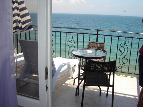 Hostal Villa Lazuren Briag