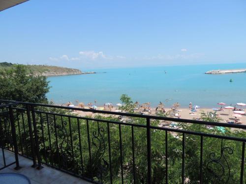 Hostal Villa Lazuren Briag