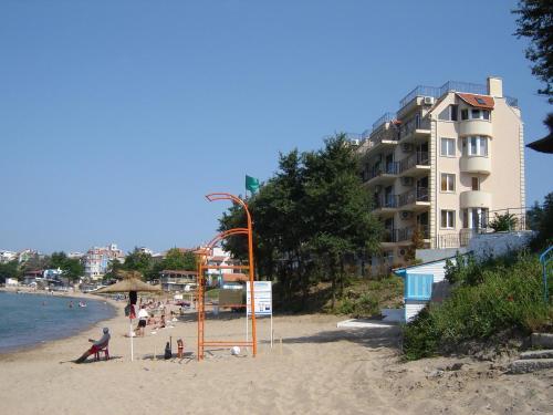 Hostal Villa Lazuren Briag