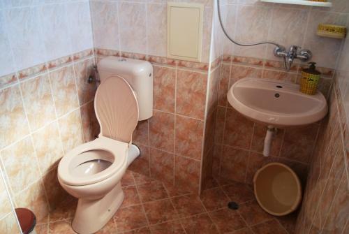 Hostal Kastela Guest House