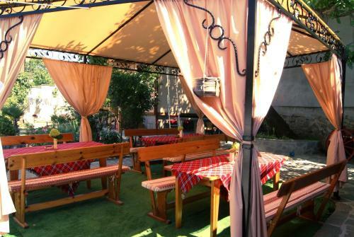 Hostal Kastela Guest House