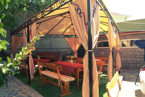 Hostal Kastela Guest House