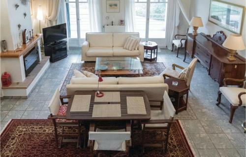Four-bedroom Holiday Home In Kato Diminio