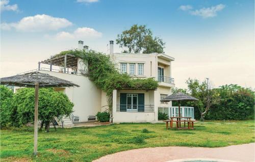 Four-bedroom Holiday Home In Kato Diminio