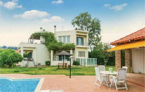 Four-bedroom Holiday Home In Kato Diminio