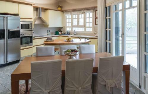 Four-bedroom Holiday Home In Kato Diminio