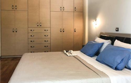 Two-bedroom Holiday Home In Artemida