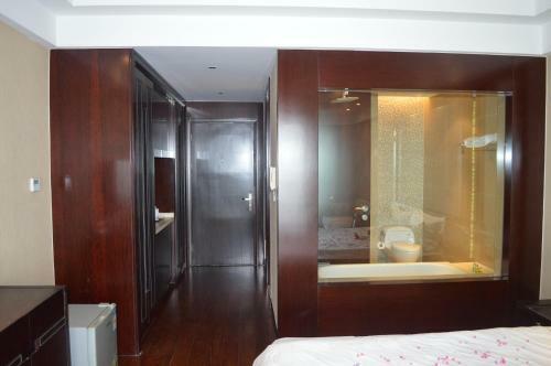 Lao Cuo Zhai Ren Apartment