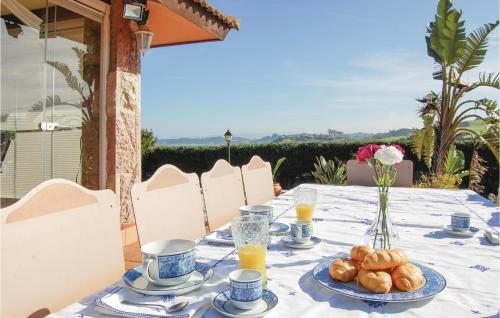 Three-bedroom Holiday Home In Antromero