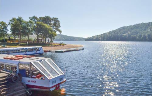 Four-bedroom Holiday Home In Caurel