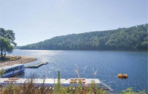 Four-bedroom Holiday Home In Caurel