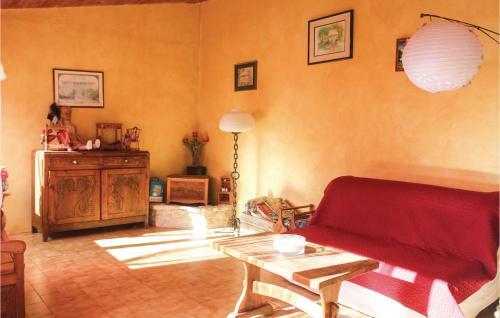 Five-bedroom Holiday Home In Bollene