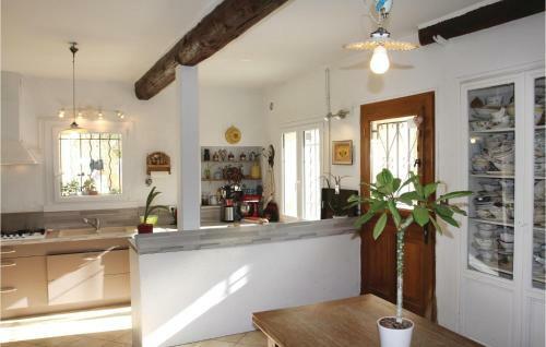 Five-bedroom Holiday Home In Bollene