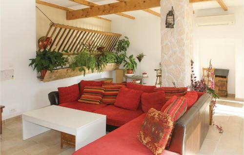 Five-bedroom Holiday Home In Bollene